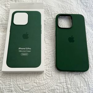 EUC iPhone 13 Pro Case